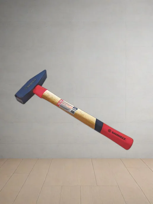 Молоток строительный с деревянной рукояткой 600 г