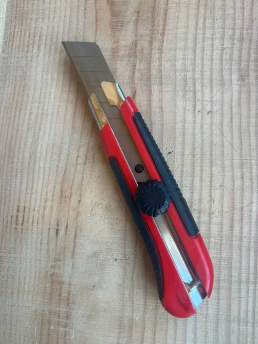 Нож строительный с сегментированным лезвием 25 мм