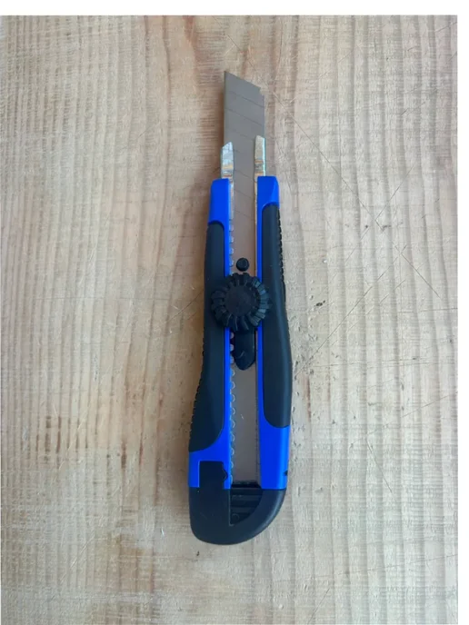 Канцелярский нож с сегментированным лезвием 25 мм